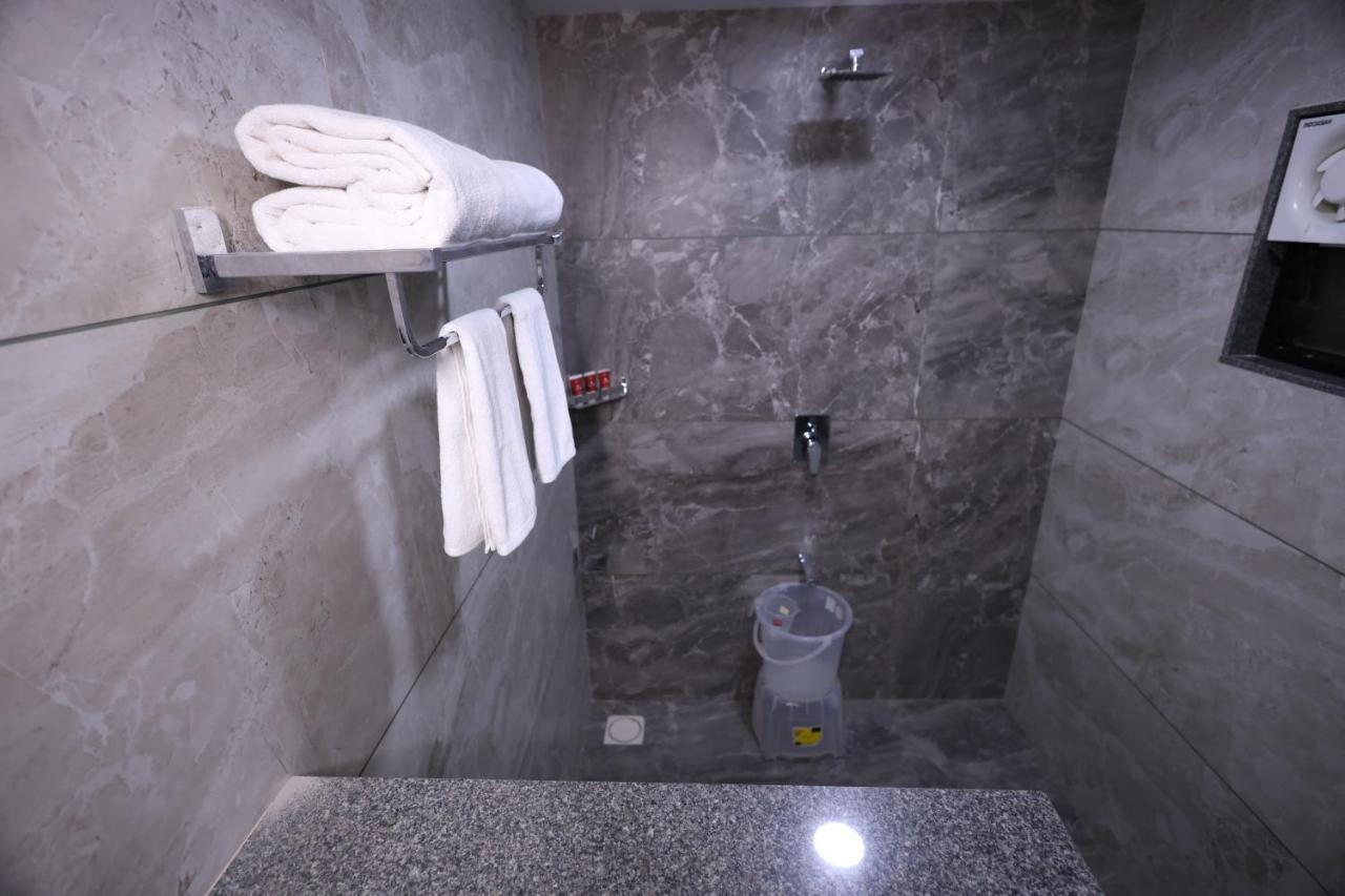 Lords Eco Inn Navsari Екстериор снимка