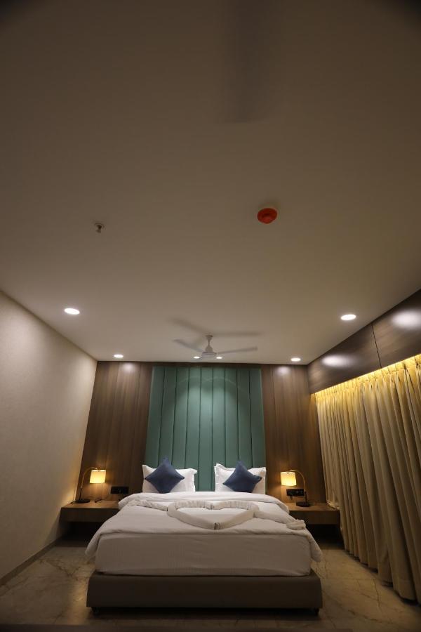 Lords Eco Inn Navsari Екстериор снимка