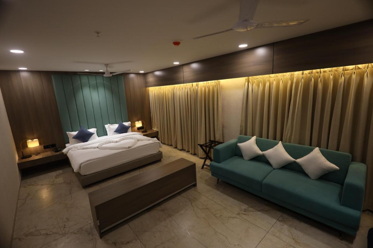 Lords Eco Inn Navsari Екстериор снимка