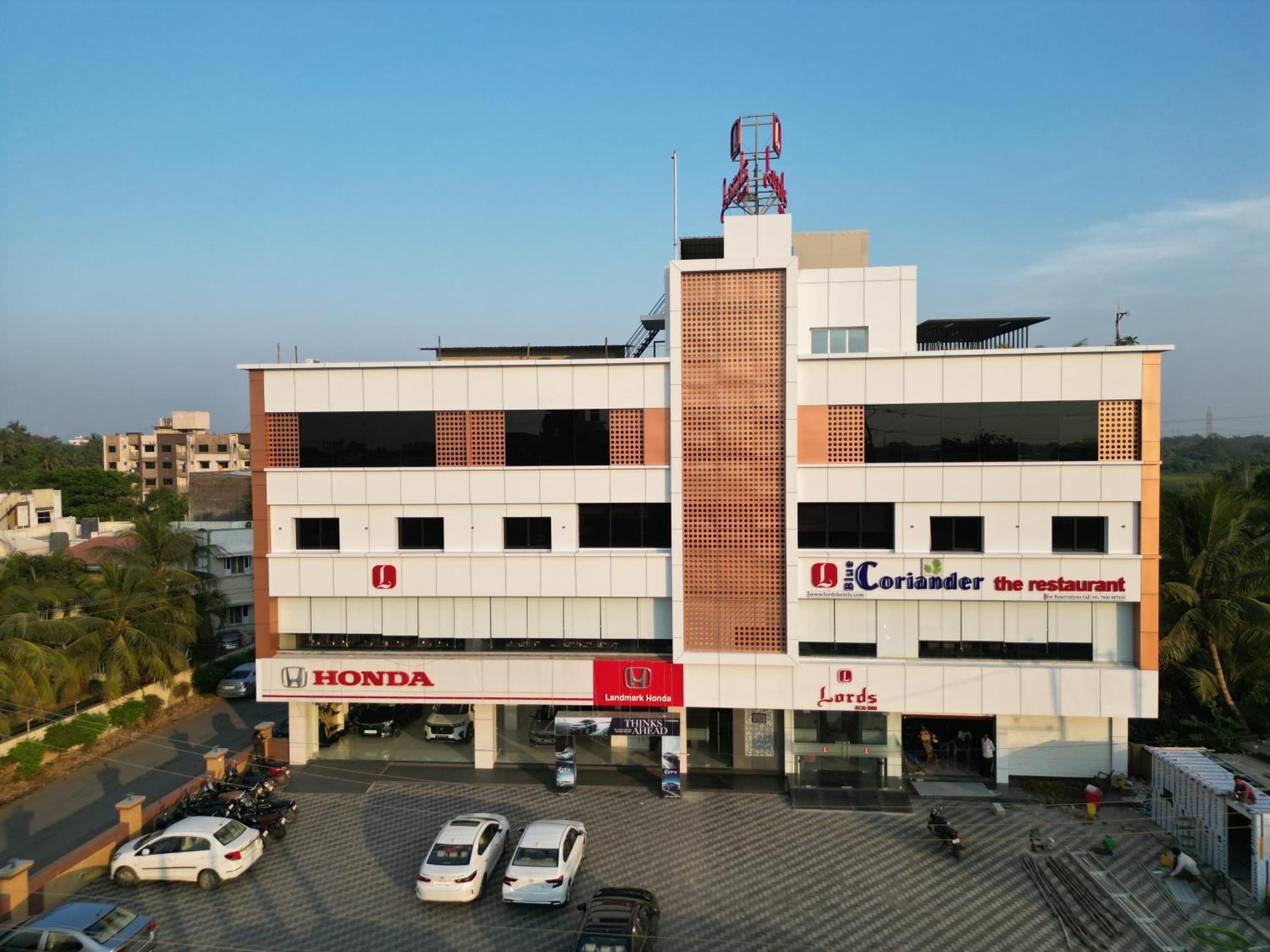 Lords Eco Inn Navsari Екстериор снимка