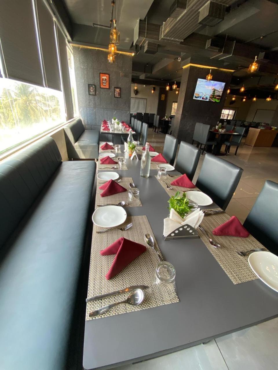 Lords Eco Inn Navsari Екстериор снимка