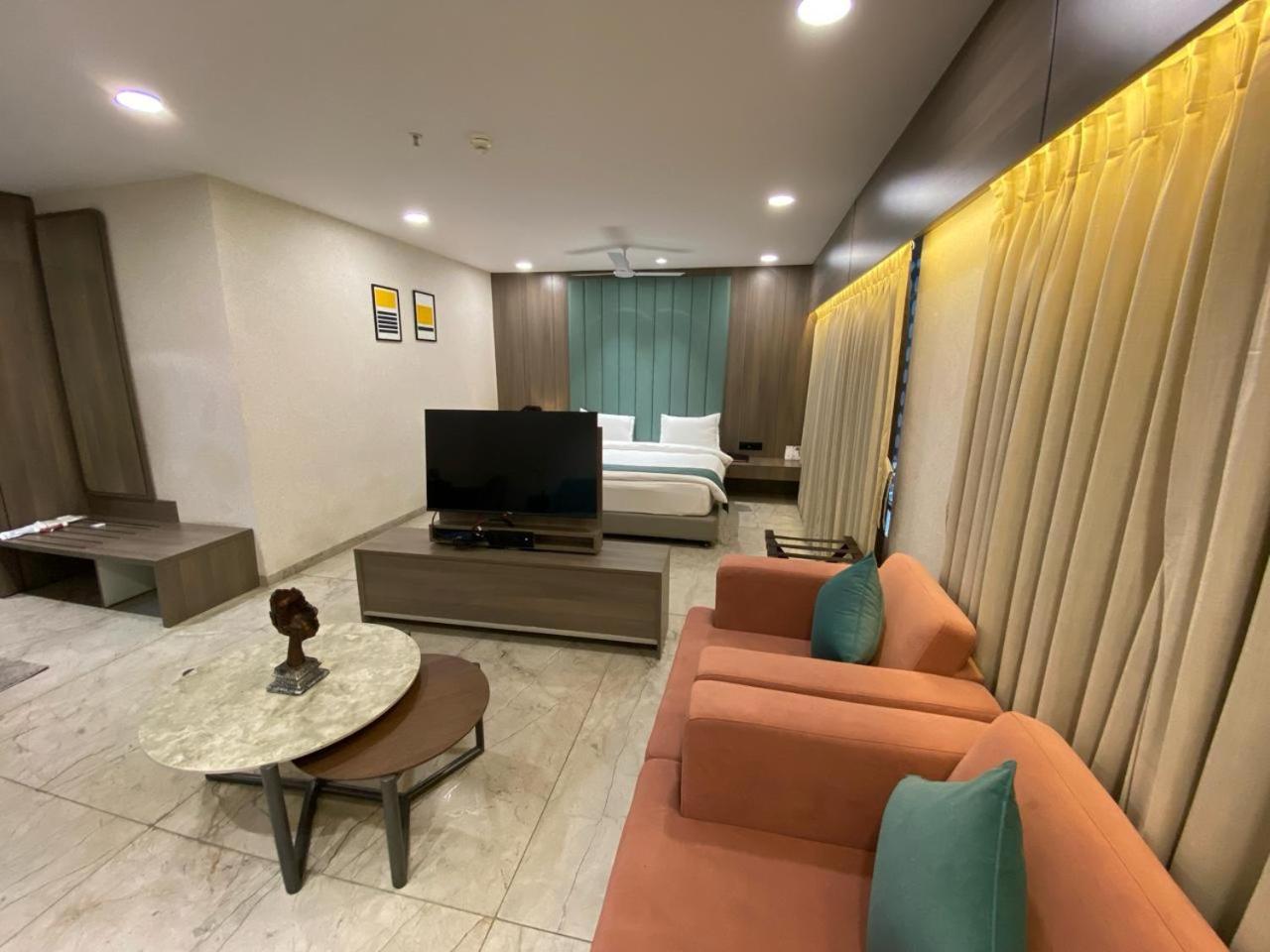 Lords Eco Inn Navsari Екстериор снимка