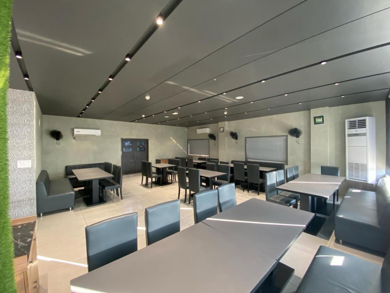 Lords Eco Inn Navsari Екстериор снимка