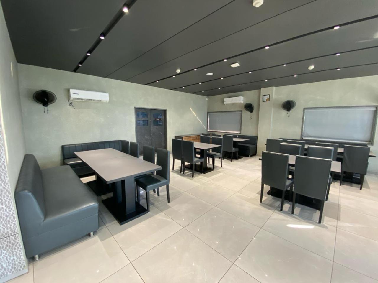 Lords Eco Inn Navsari Екстериор снимка