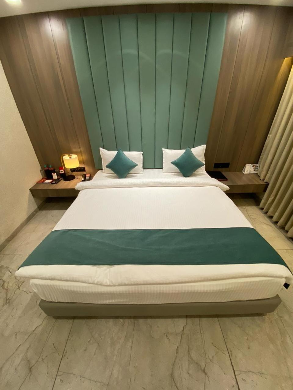 Lords Eco Inn Navsari Екстериор снимка