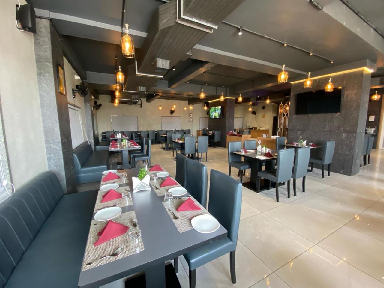 Lords Eco Inn Navsari Екстериор снимка
