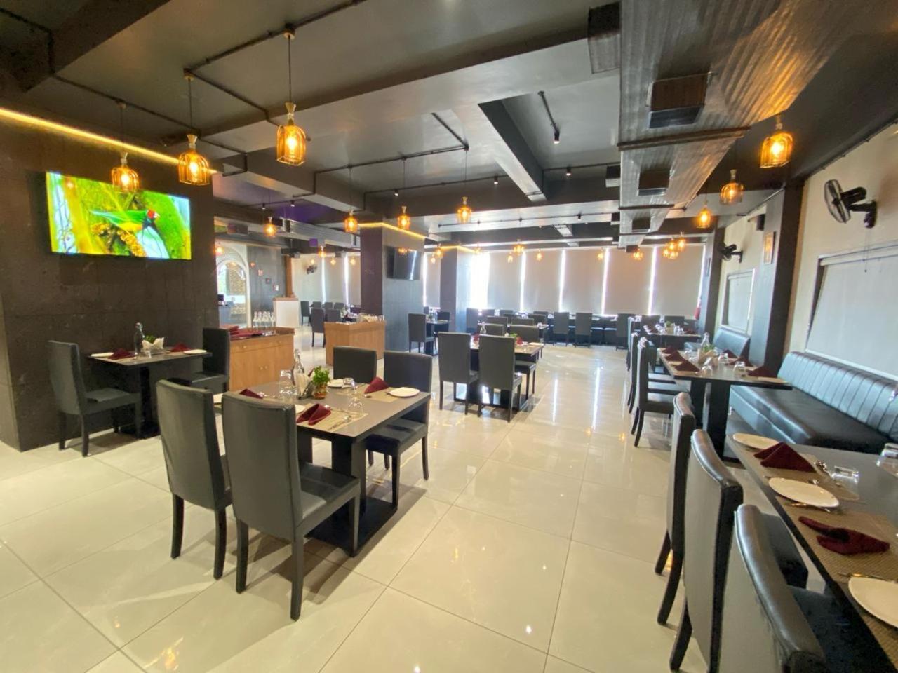 Lords Eco Inn Navsari Екстериор снимка