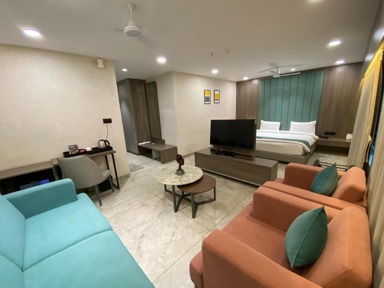 Lords Eco Inn Navsari Екстериор снимка