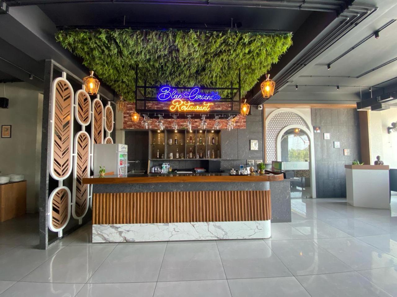 Lords Eco Inn Navsari Екстериор снимка