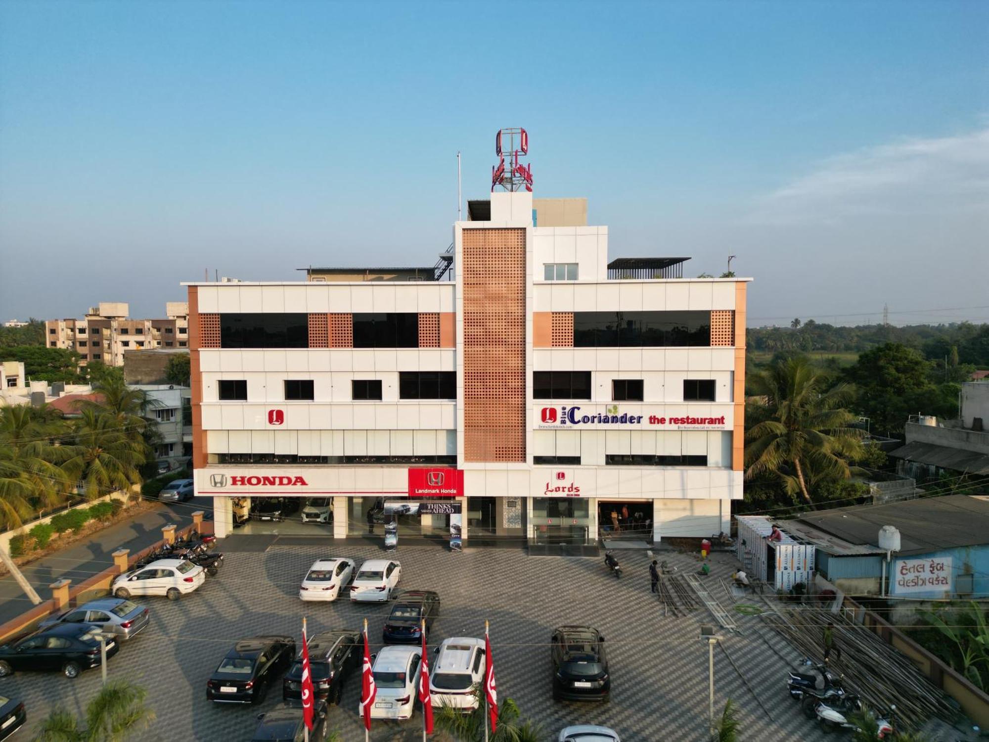 Lords Eco Inn Navsari Екстериор снимка